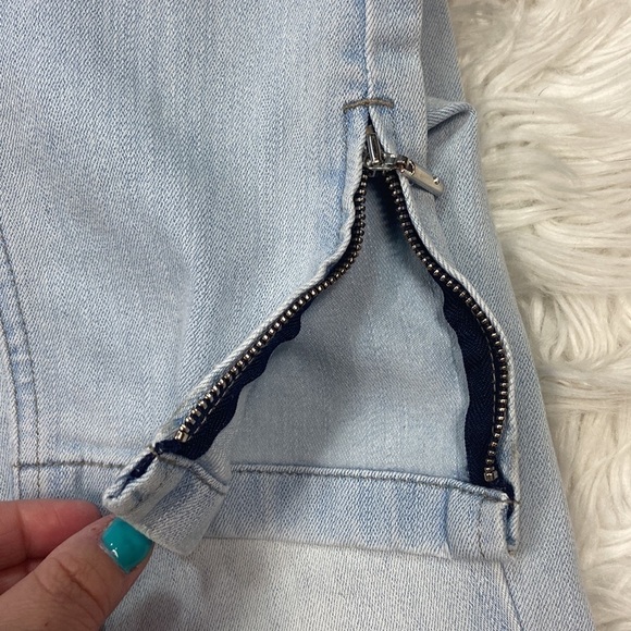 White House Black Market Ankle Length Light Blue Denim Jeans with Zipper Detail - Picture 10 of 12